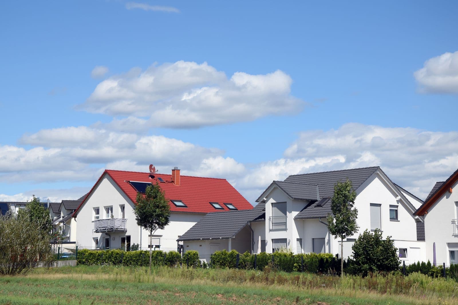 Neue Einfamilienhäuser am Ortsrand